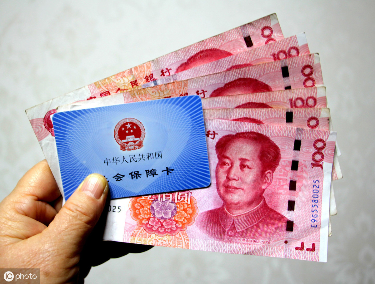 退休老人的社保卡突然收不到钱了，该怎么办？