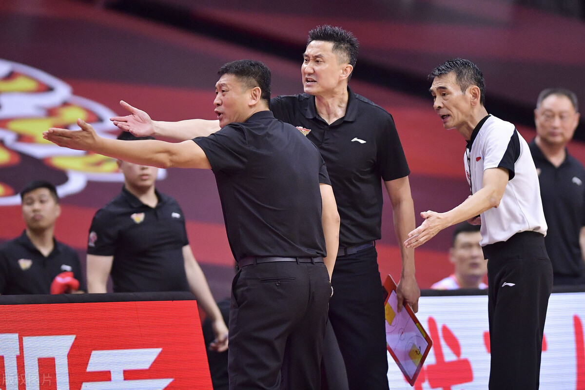 nba裁判为什么是中国的(CBA联赛的裁判请对号入座)