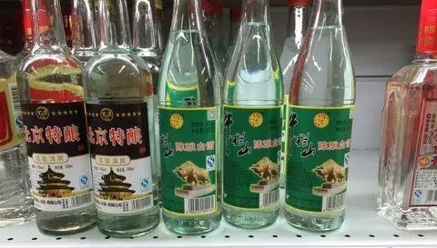 明明是酒精勾兑酒为什么标注“陈酿”？15元一瓶牛栏山二锅头喝的人还不少