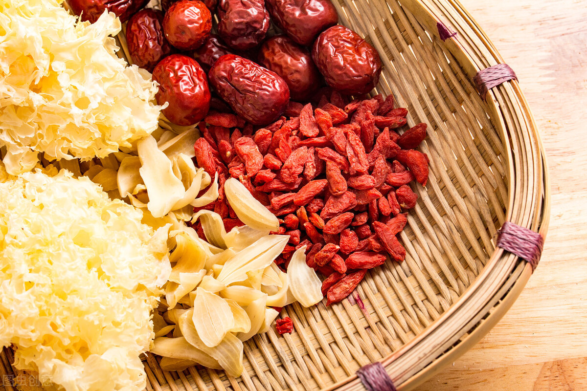 秋食栗子粒粒香，又是一年“一林过雨芦花白，半壁疏云栗子黄”