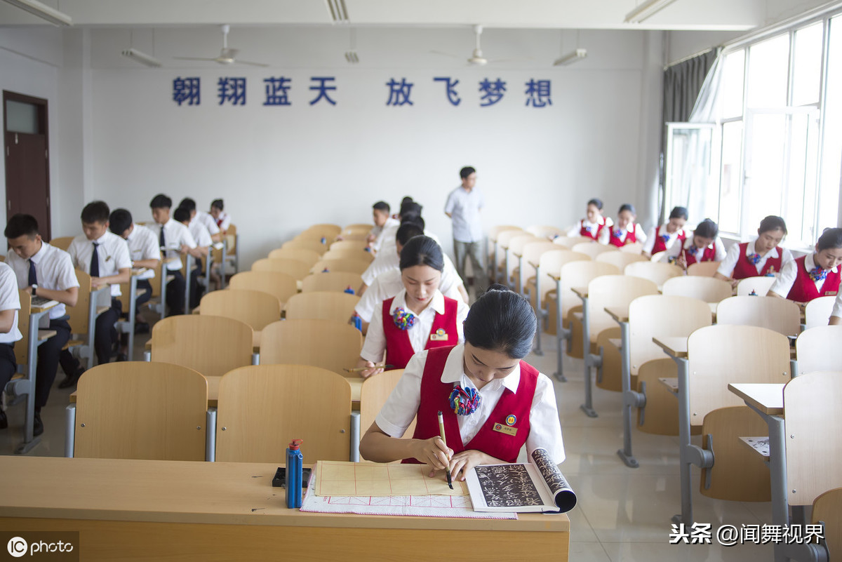 揭秘准空姐实训，在校学习瑜伽散打，百般武艺在身才能脱颖而出