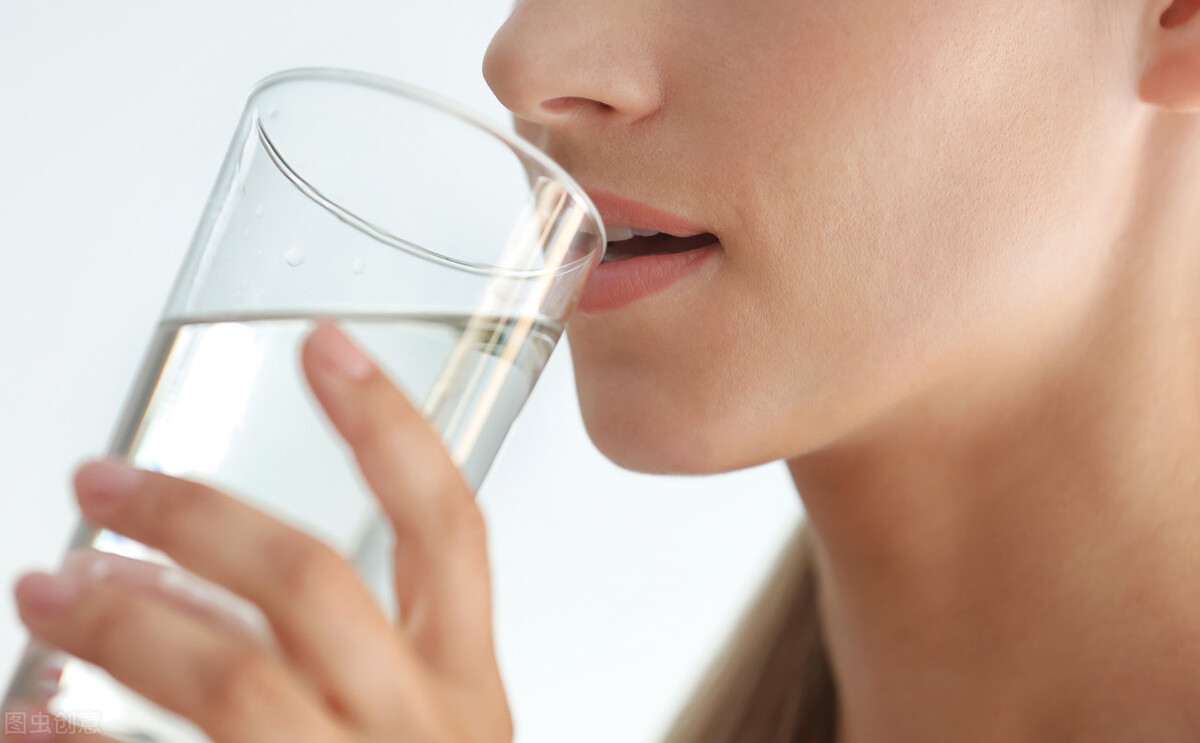 口渴不是my mouth is dry，英语怎么说？