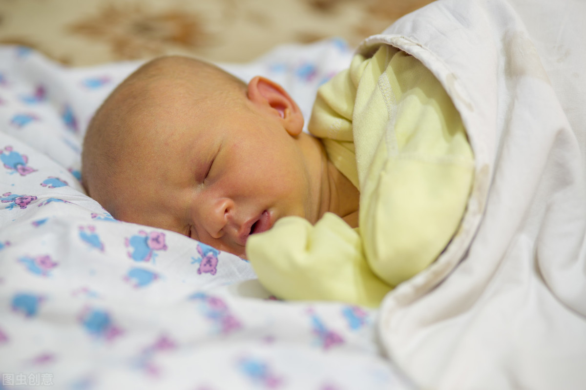 赤ちゃんの黄疸はよく出るもの？症状と注意が必要な場合について解説 | Fam's Baby