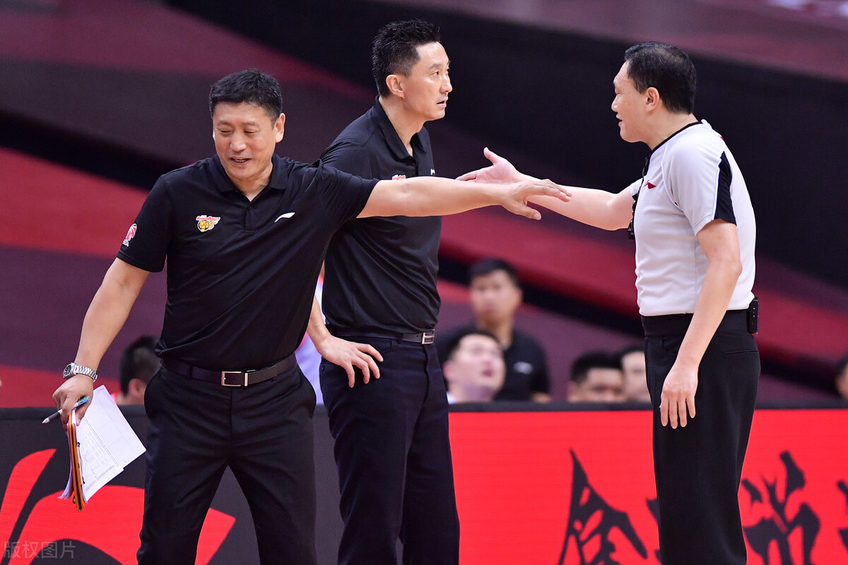 nba裁判为什么是中国的(CBA联赛的裁判请对号入座)