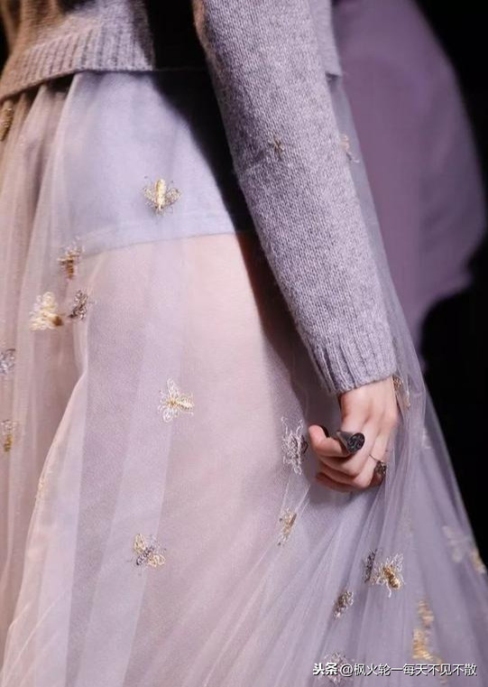 GUCCI和Dior的包包和衣服都喜欢用小蜜蜂装饰，原来有这样的意义