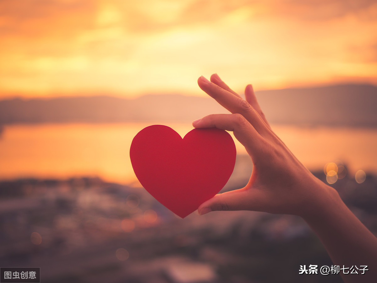 有种默契叫心照不宣，有种感觉妙不可言，有种幸福叫捧着手机傻笑
