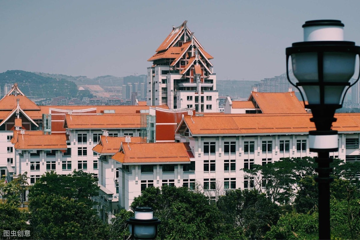 厦门大学嘉庚学院学费（又贵又烂）