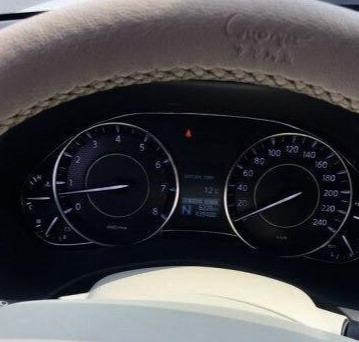 69万提辆日产途乐，老表发动态抱怨堵车，无意中晒出的油耗亮了