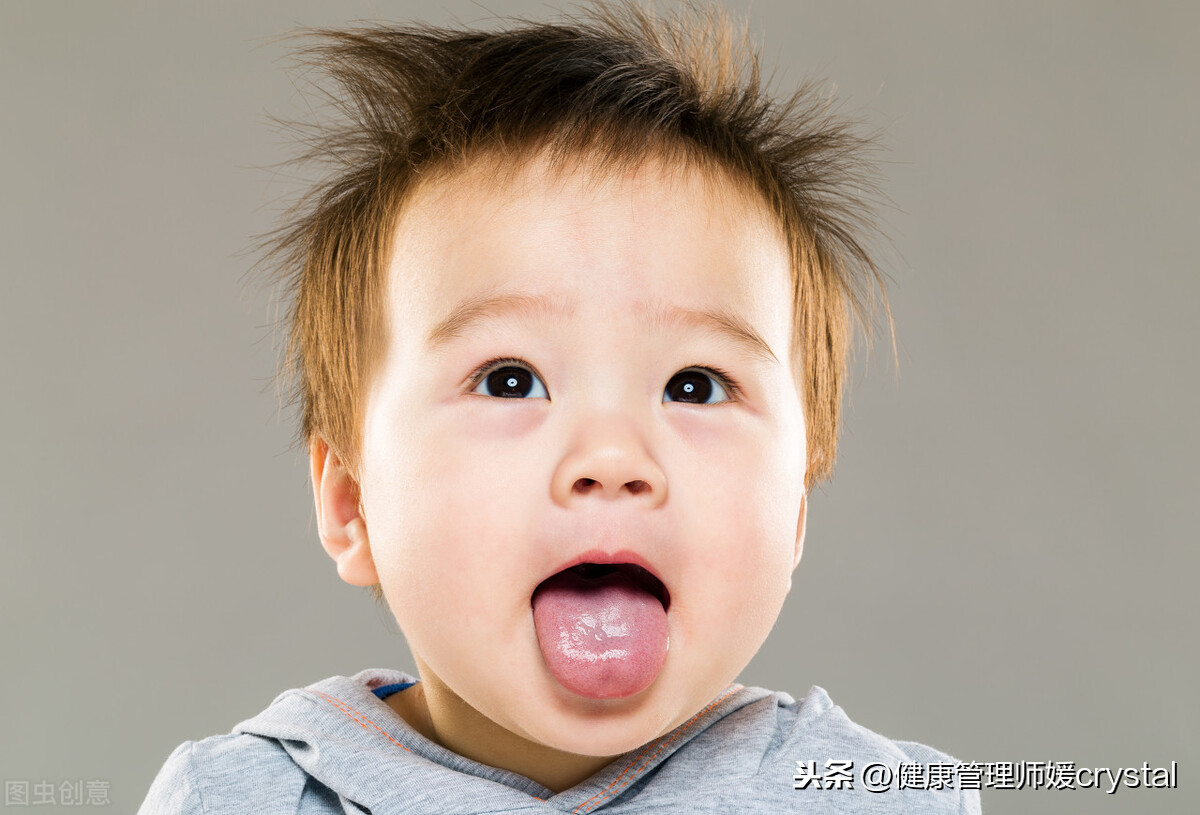 小婴儿吐舌头是在表达什么？原来是高智商的表现