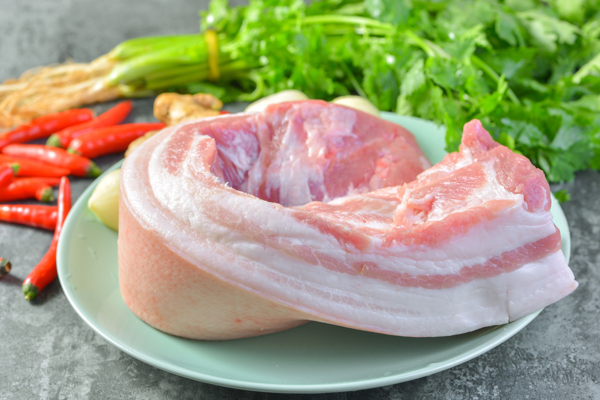 干豆角炖肉的做法(鲜嫩肉贴豆香，家常炖肉新创意)