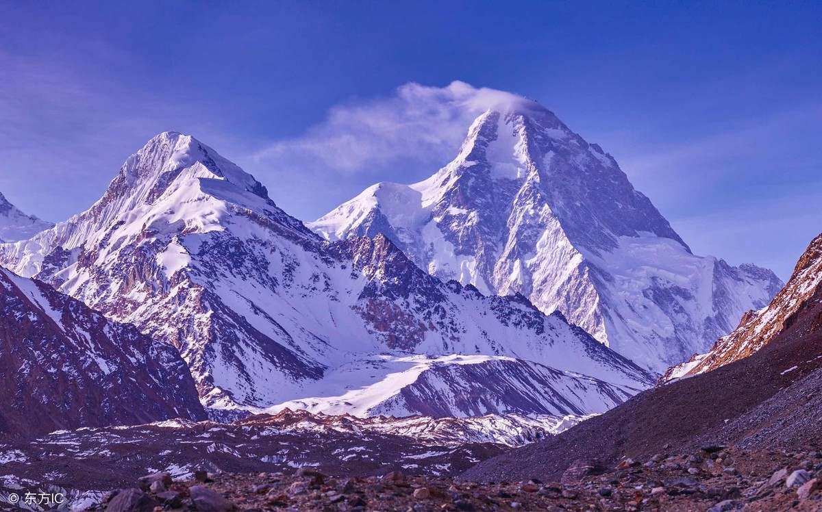 庄严、巍峨、肃穆，圣洁美丽的雪山，描写雪山的句子