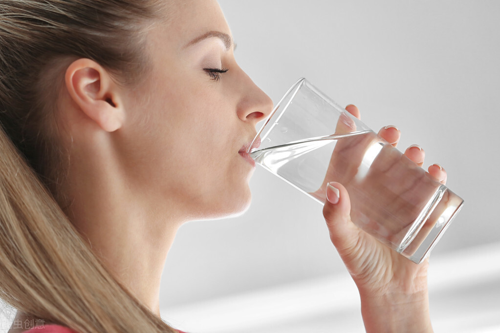 口渴不是my mouth is dry，英语怎么说？