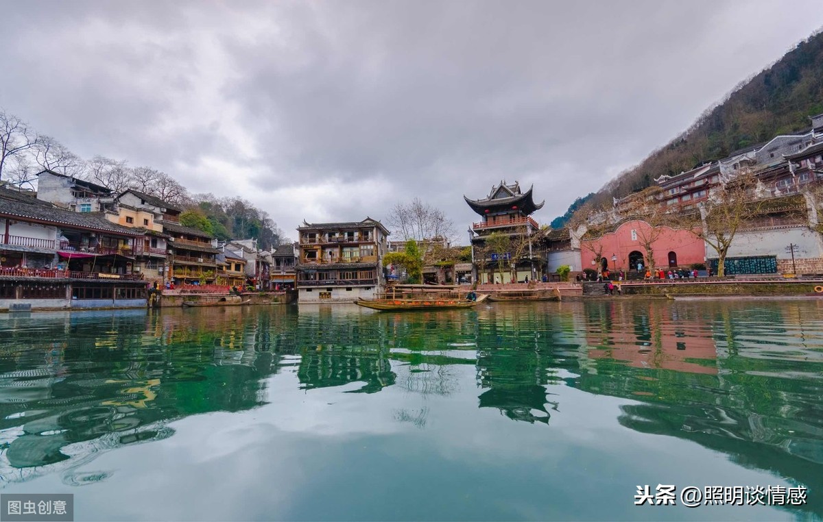 岁月静好与君语；细水流年与君同；繁华落尽与君老。有你真好