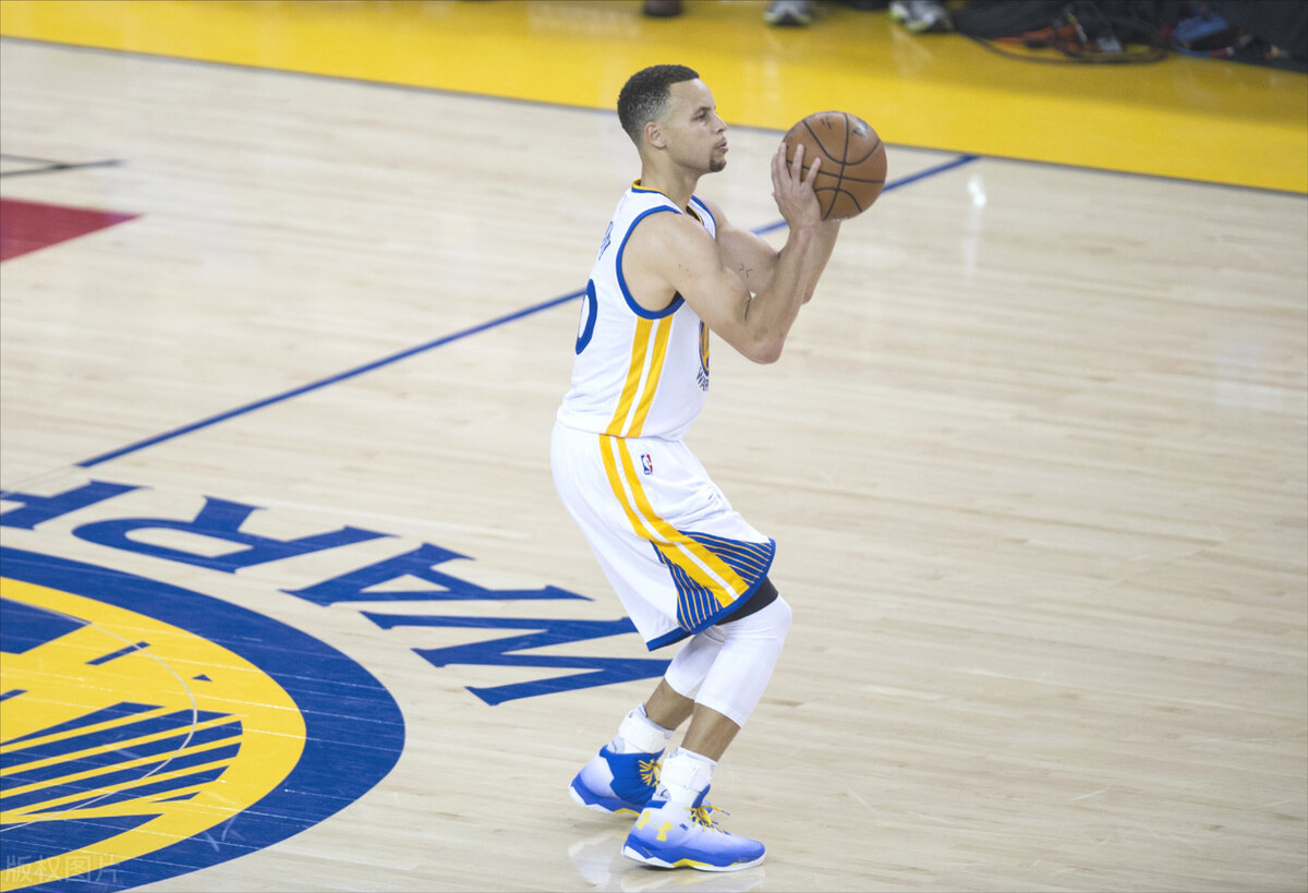 为什么nba盛行小球(小球时代的正确理解，篮球历史上的伟大革命，当下的主流打法)