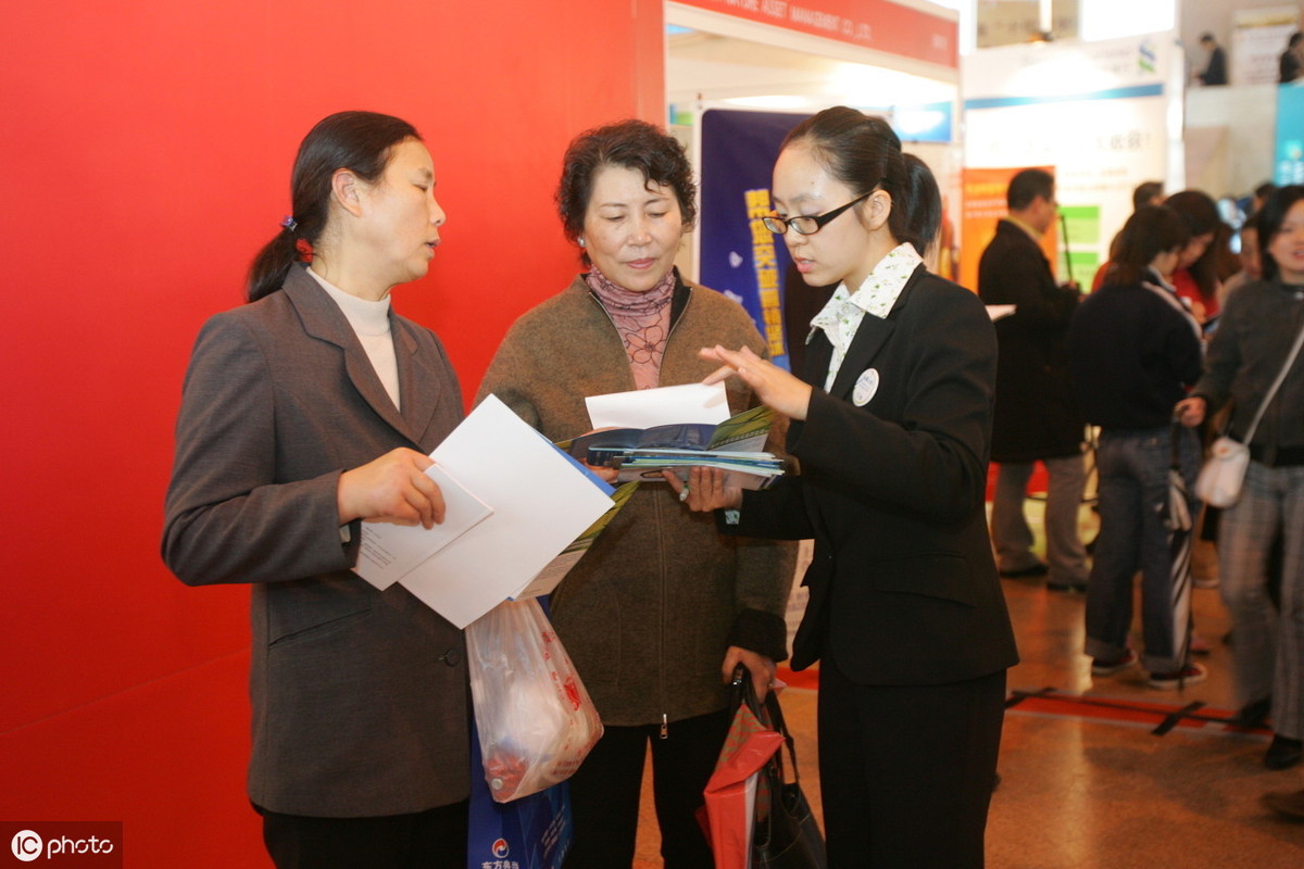 向我推销保险的女人们(推销保险的女的)
