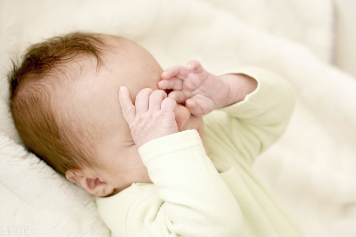 宝宝为什么总是喜欢揪耳朵？