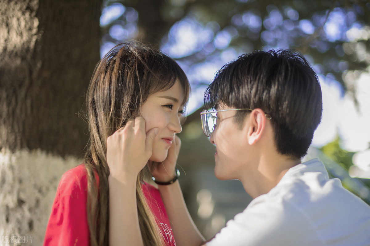 男生什么情况想种草莓 如何尽快消除草莓的吻痕