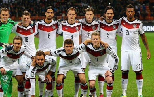德国队几次世界杯冠军(5届世界杯冠军阵容，02巴西星光璀璨，14年德国终夺冠)