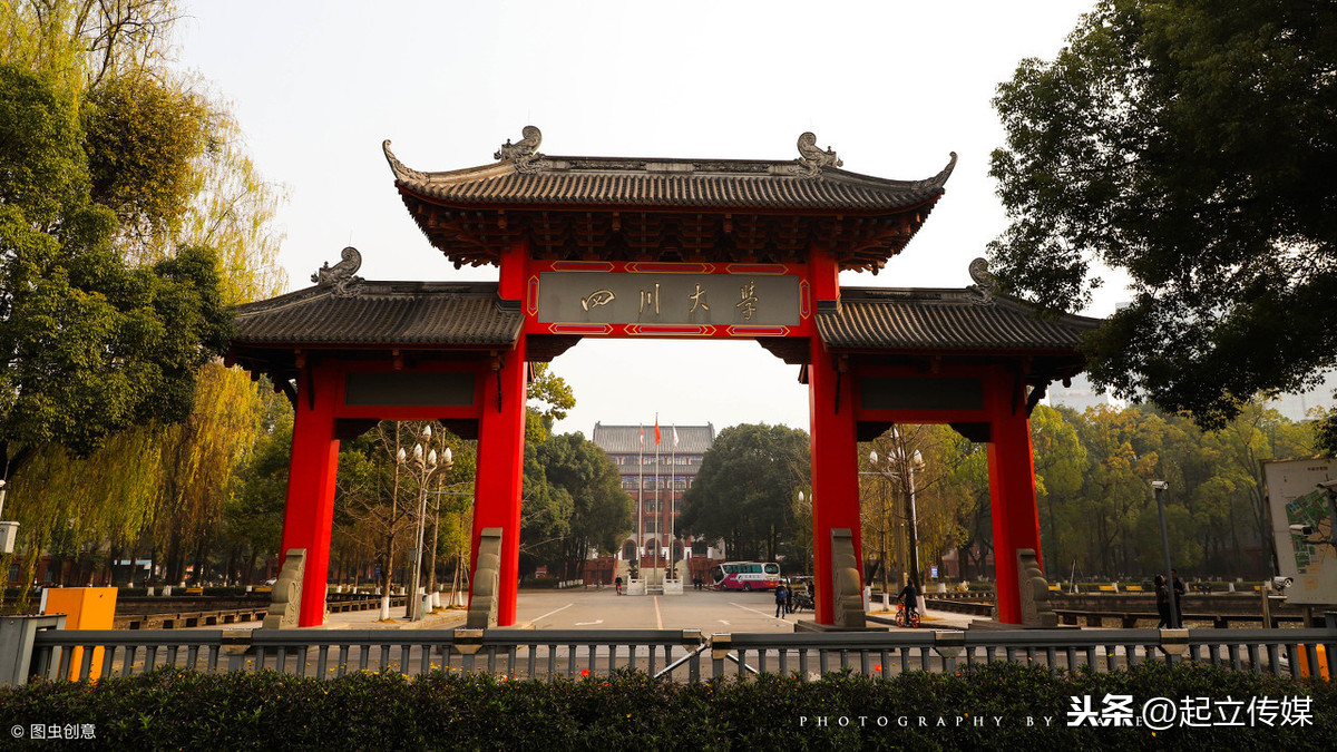 清華二校門,武大的櫻花,大學裡標誌性風景,你認為哪個最好看?