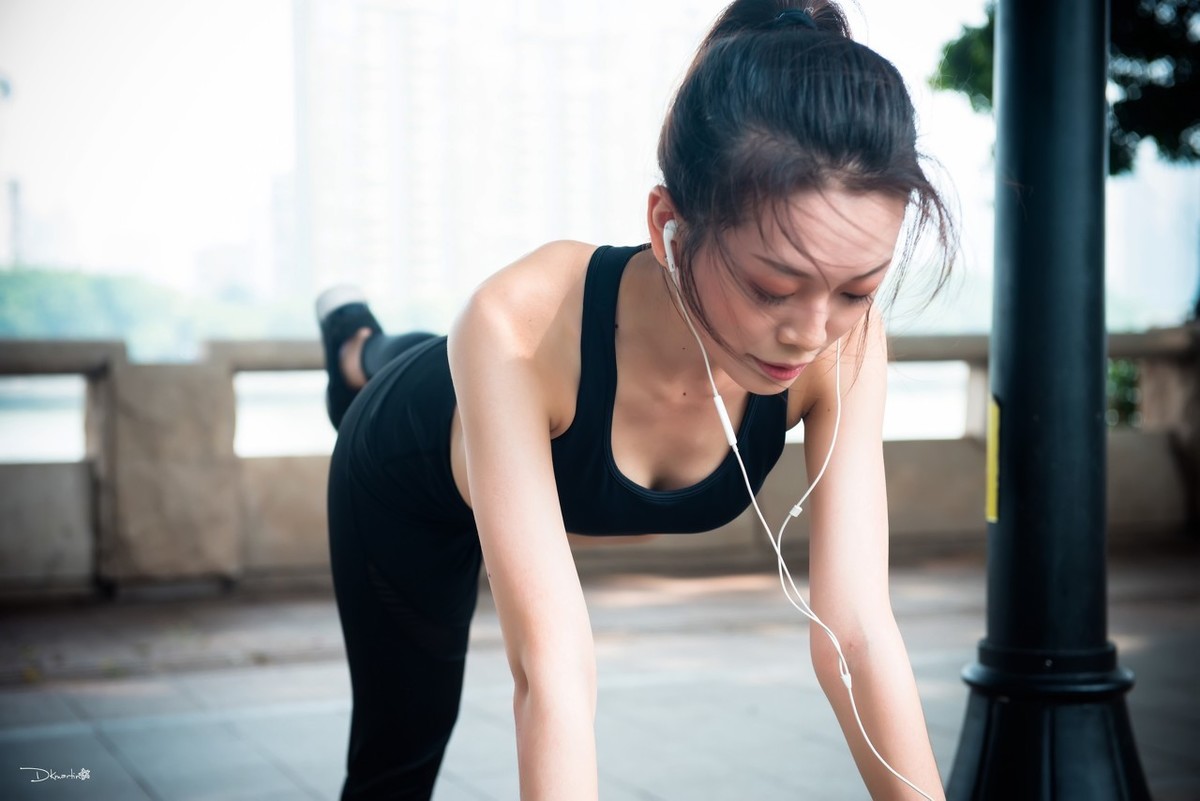 女生練背的好處有哪些？一組背部動作幫你矯正體型，強壯背肌