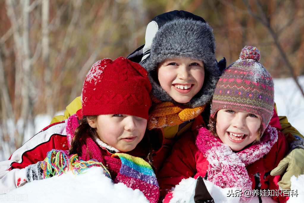 幼儿园的小朋友冬天穿几件衣服合适？6件正好！多了热，少了冷