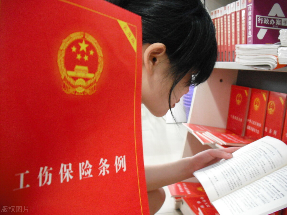 员工申请不缴社保，发生了工伤，单位因未缴社保赔偿员工11万多
