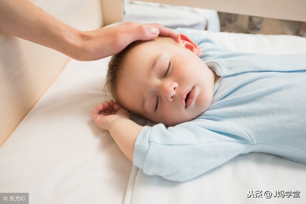 婴儿宝宝睡眠期间会做梦吗？为什么宝宝半夜突然惊醒？原因在这