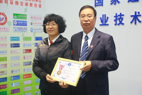 第二屆國家運動員大健康冬奧產業峰會在哈爾濱體育學院召開
