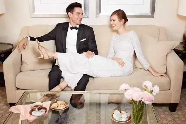 一套婚纱大约多少钱（婚纱价格一般多少钱一套）