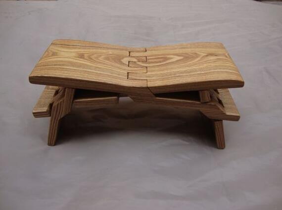 今天为大家介绍一款木制品变形金刚神器名曰鲁班凳又名瞎掰