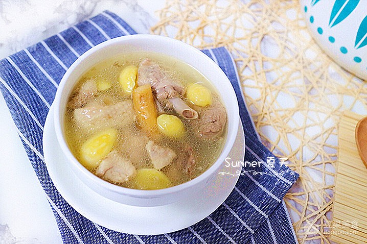 白果鸭子煲汤做法(香醇白果鸭汤，独特烹饪手法揭秘)