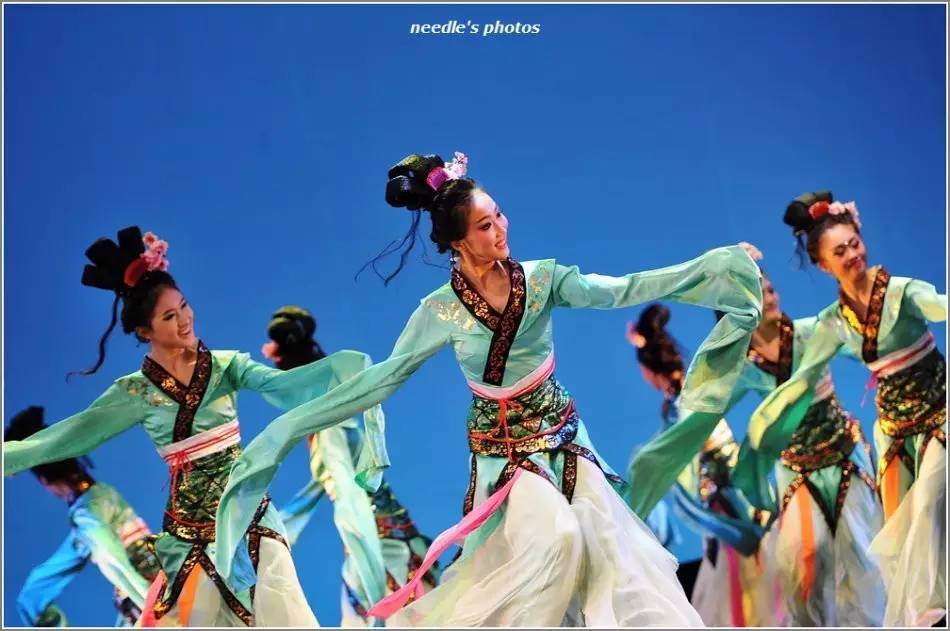 这些描写舞姿的诗句···真真是极美的