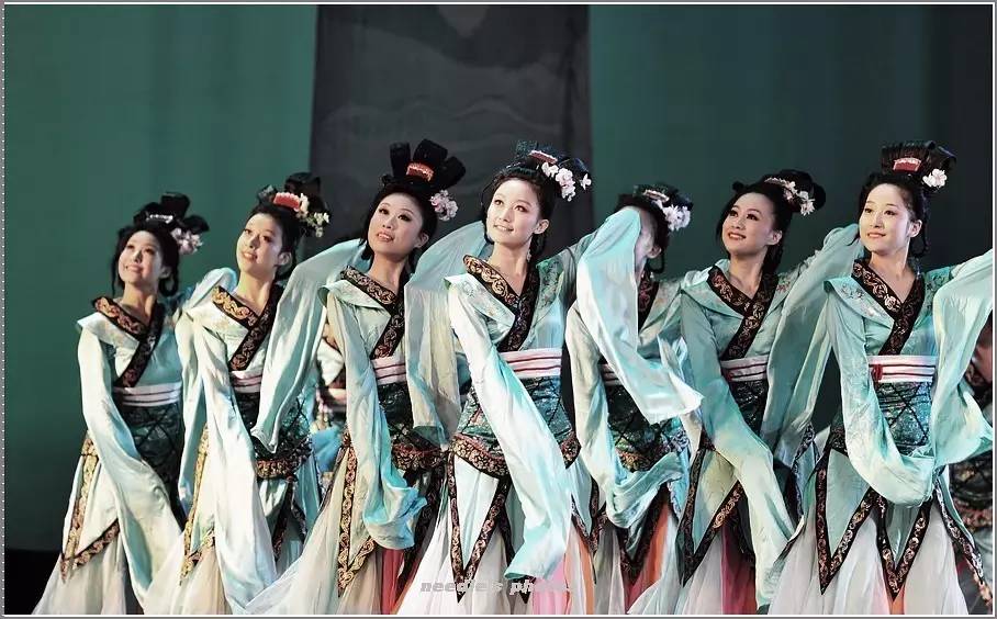 这些描写舞姿的诗句···真真是极美的