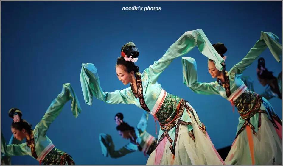 这些描写舞姿的诗句···真真是极美的