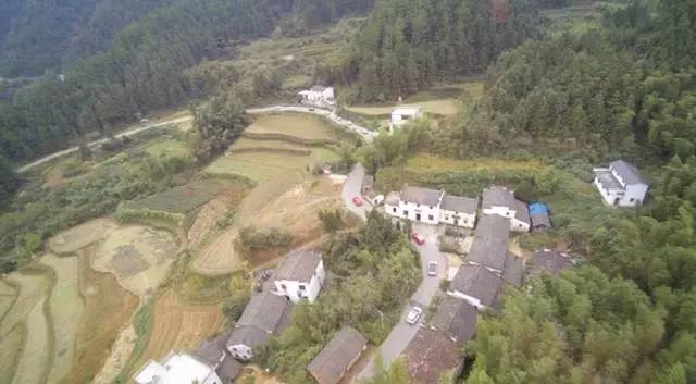 原来景德镇不仅有瓷器还有军工品质的昌河汽车 </p><p>　　 婺源试驾昌河Q35