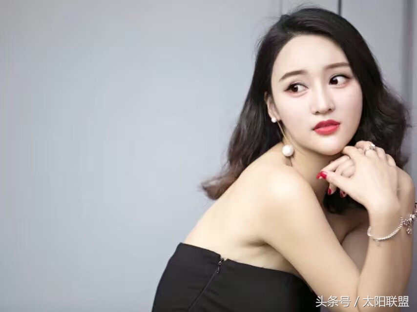 行走在工作和生活之间——新生代新星鲍艺灵