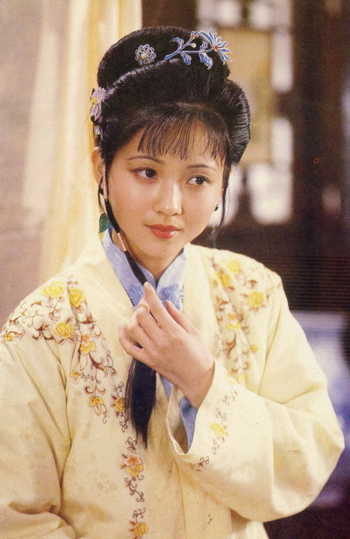 当年她饰演的"林黛玉"和"崔莺莺"那可都是大家闺秀的教科书级别的角色