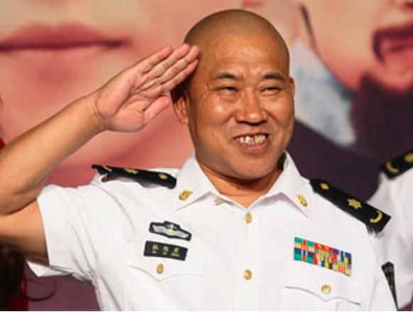 3位丑男演员,娶的老婆咋个个都那么好看?