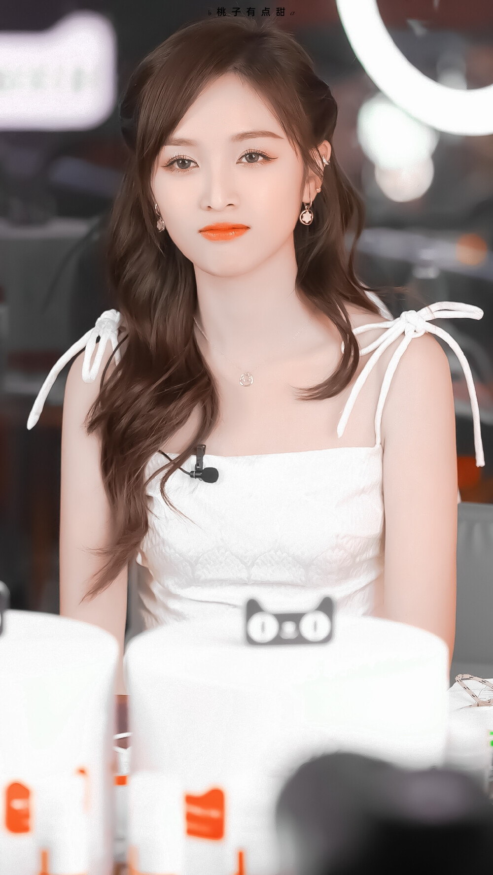 白色系的吴宣仪