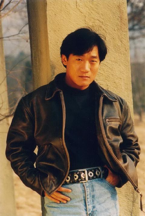 九十年代难忘的男歌手，有人入狱，有人风生水起，一曲流行一辈子