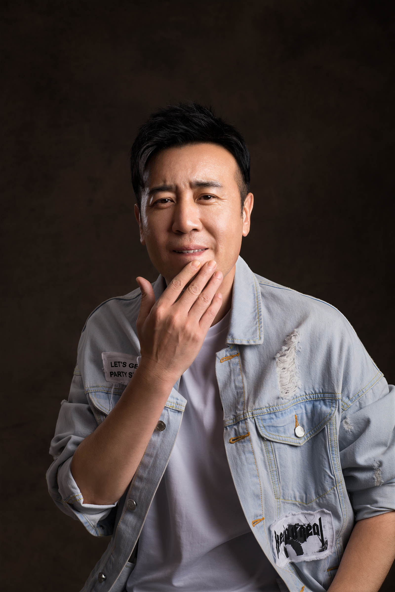 "叔圈顶流"于和伟:戏里角色演得淋漓尽致,戏外一如既往地深情