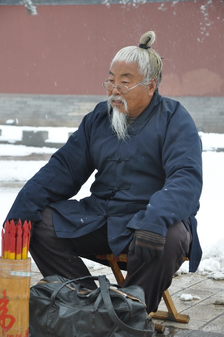 能算准别人前世今生,却算不出城管啥时候来,揭秘街头算命伎俩