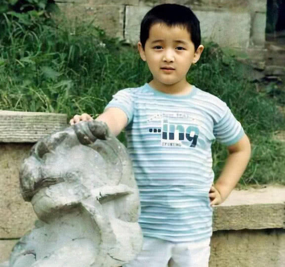 胡歌爸爸胡逸材：前卫的教育助孩子成才，为他的终身大事操碎了心