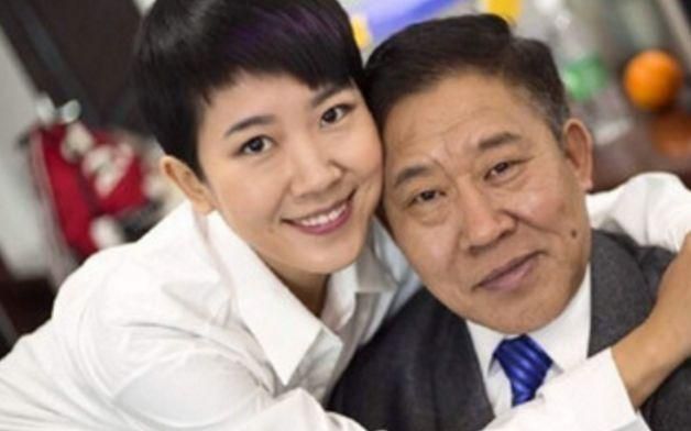 3位丑男演员,娶的老婆咋个个都那么好看?