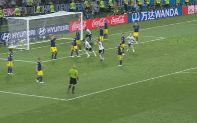 克罗斯读秒任意球绝杀 10人德国2-1逆转瑞典