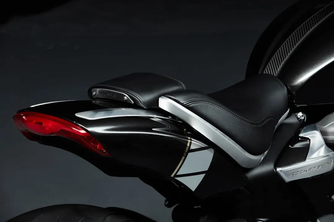 这款英国摩托车排量超过GTI，百公里加速仅需2.8秒