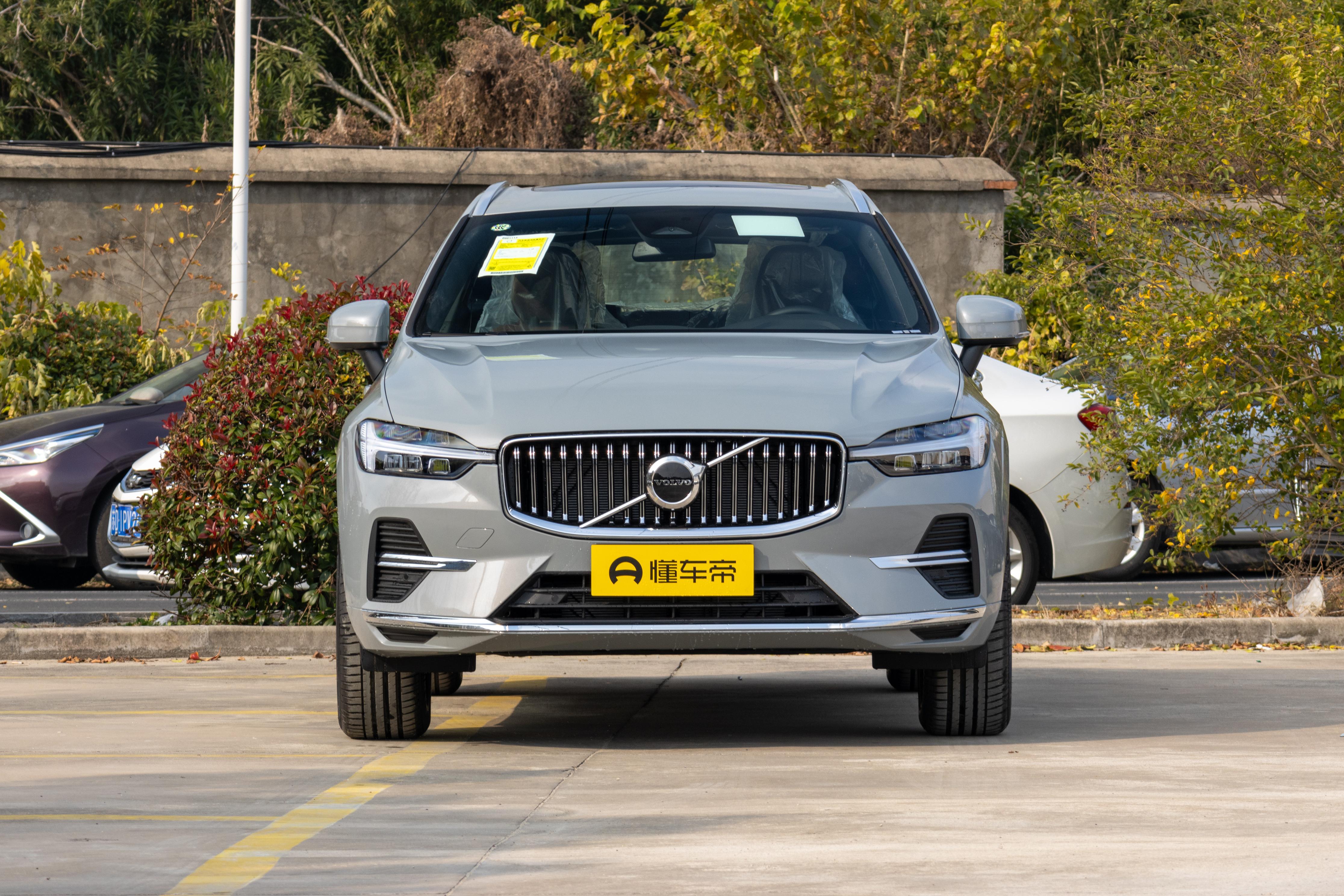2025款沃尔沃XC60：豪华、实用与安全的融合