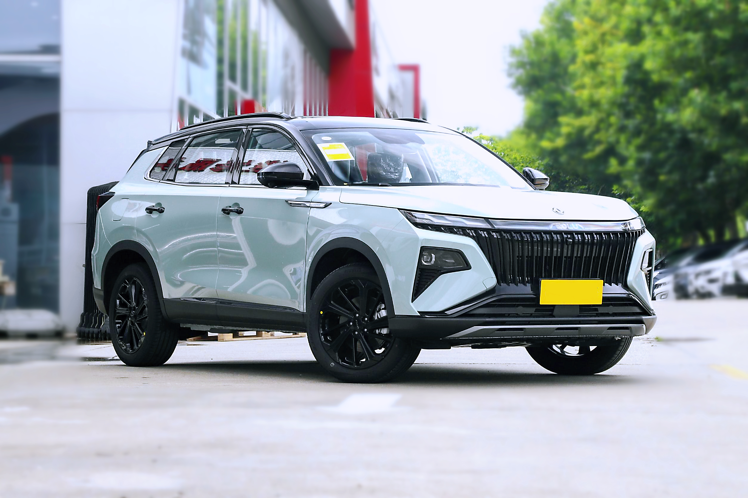 上班族买车，建议看15万级SUV，这款车配天窗，油耗6.99L，空间大