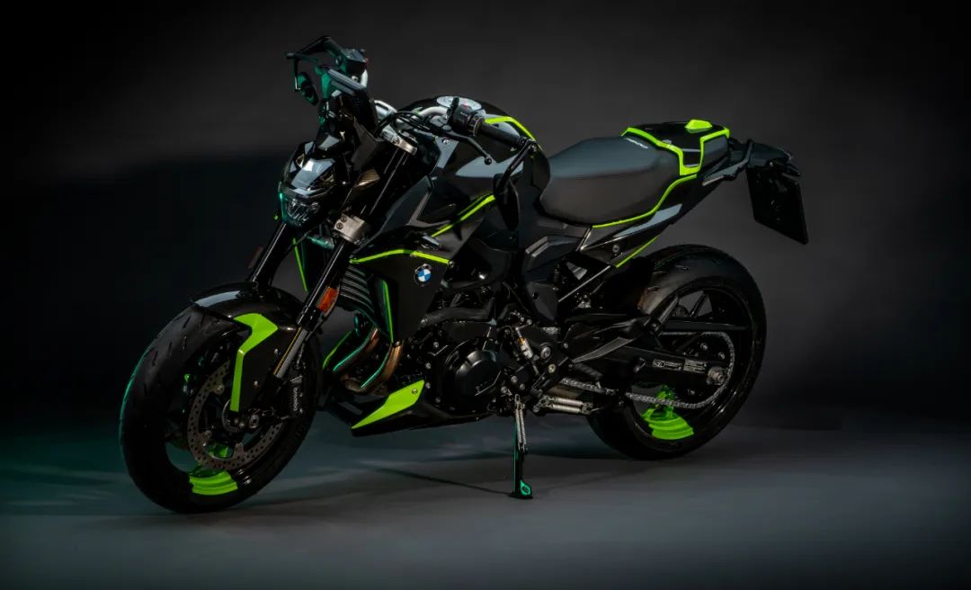 霓虹绿和碳纤维的独特组合 奥地利开售宝马摩托车f 900 R限量版 天天看点