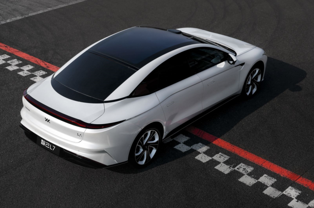 漂移距离破保时捷吉尼斯纪录，智己L7正式上市，36.88万元起